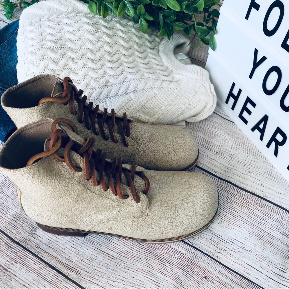 Anthropologie Gee Wawa Kenya Low Lace Up Fall Boot - Picture 5 of 8